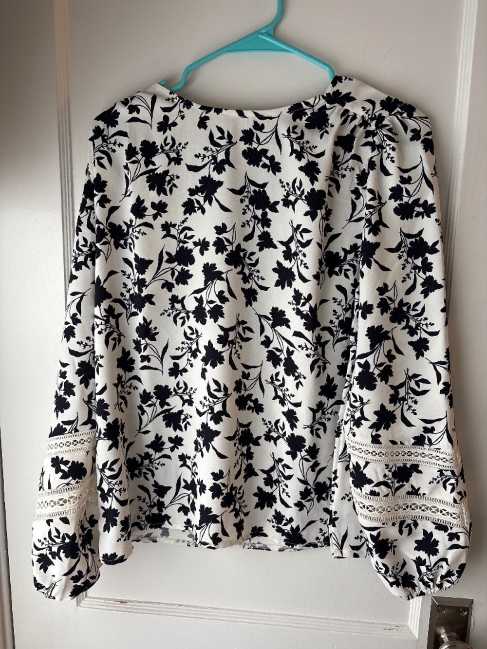 Ann Taylor Black and White Floral Top, Sz XXS, EUC